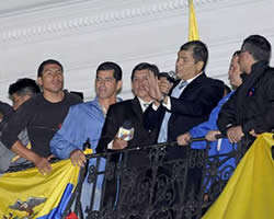 El presidente Correa se dirigi� a sus simpatizantes / EFE
