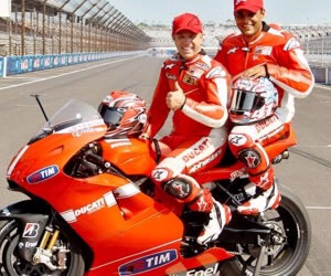 Juan Pablo Montoya a bordo de una Ducati. Foto: NASCAR.COM Juan Pablo Montoya a bordo de una Ducati. Foto: NASCAR.COM
