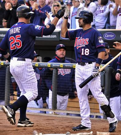 Jim Thome - Jason Repko de los Mellizos celebran. EFE