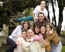 Familia. Si no la tiene se le alquila en el teatro La Castellana