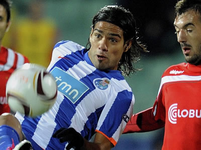 Falcao Garc�a lleva dos goles en la Liga de Europa