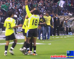 Carmelo Valencia celebra su gol. Foto: Edwin Gordillo