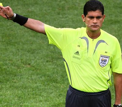 Oscar Julián Ruiz pitará el partido de vuelta. EFE Oscar Julián Ruiz pitará el partido de vuelta. EFE