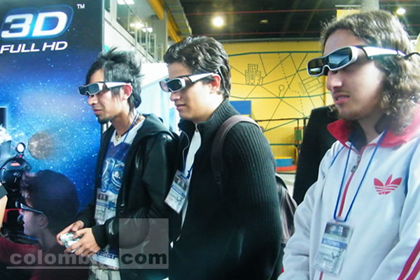Los asistentes disfrutan de lo �ltimo en videojuegos