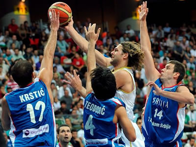 Juego entre Argentina y Serbia. EFE