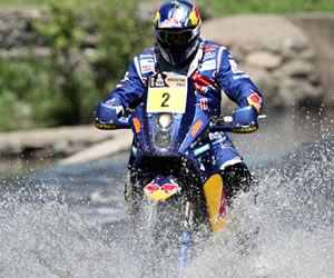 El piloto francés Cyril Despres ganador en motos. EFE