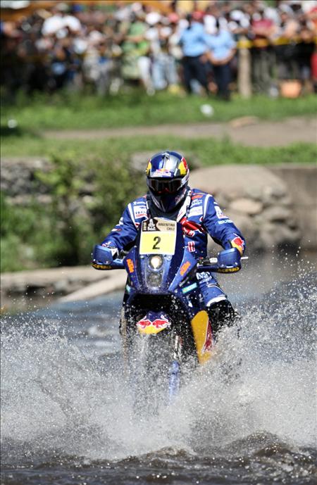 El piloto francés Cyril Despres ganador en motos. EFE