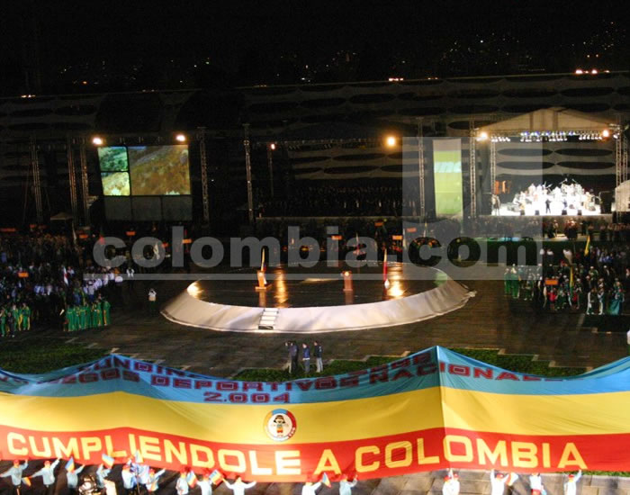 Las ciudades de Bogotá, Caracas, Lima y Toronto (Canadá) comenzarán en Acapulco, México, la carrera para buscar la sede de los Juegos Panamericanos de 2015, informó una fuente deportiva. El dirigente mexicano Felipe Muñoz, integrante de la comisión que evaluará a las candidatas, confirmó el interés de esas cuatro ciudades de organizar los Juegos, lo cual se hará oficial en la Asamblea de la Organización Deportiva Panamericana (ODEPA) que empezará este jueves en Acapulco. Muñoz vio con buenos ojos que haya cuatro países interesados en organizar los Juegos Panamericanos en 2015 y dijo que la ODEPA cambiará sus estatutos en breve para anticipar la fecha de anuncio de la sede, de cinco años antes del certamen a seis. 