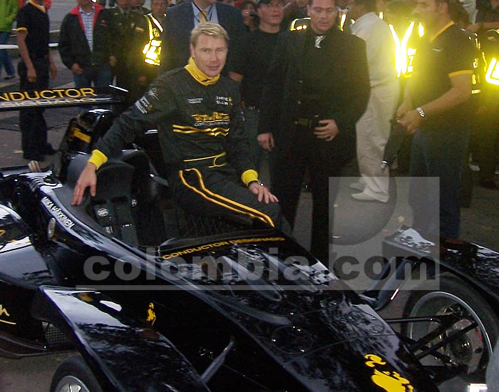 Foto: Leonardo Quimbay El bicampeón mundial de Fórmula Uno, el finlandés Mika Hakkinen, 'embajador global de consumo responsable', aseguró que nunca ha manejado bajo los efectos del alcohol, pero que al ver los terribles accidentes que sufrieron algunos amigos, le pareció indicado liderar la campaña 'si va a tomar no conduzca'. 