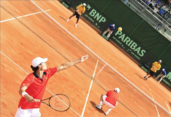 Partido de dobles, jugado en el Club el Rancho de Bogotá. EFE