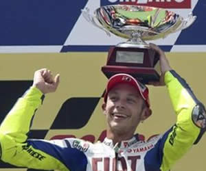 Rossi (Fiat-Yamaha) celebra el GP de Catalunya; Foto: EFE