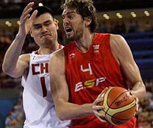 De blanco Yao Ming. Foto: EFE