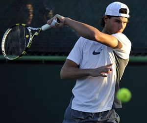 Rafael Nadal en sus primeros entrenamientos. EFE