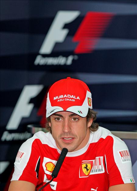 Fernando Alonso en rueda de prensa en Abu Dabi. EFE