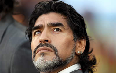 Diegop Maradona el prñoximo mes cumplirá sus 50 años. EFE