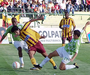 Briceño intentó para Tolima, pero estuvo solo. Foto:Colombia.com