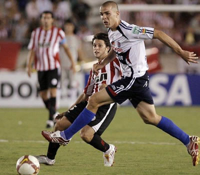 Estudiantes, apenas y pudo vencer con la mínima; Foto: EFE