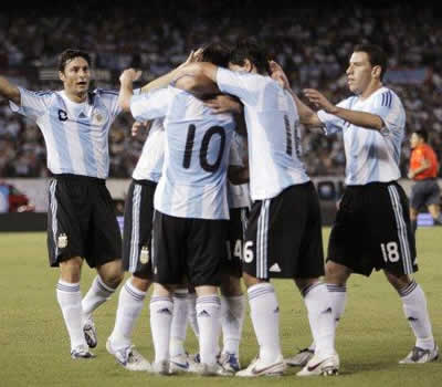 Gran debut de Maradona con Argentina; Foto: EFE
