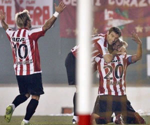 Estudiantes celbra su victoria en La Plata; Foto: EFE