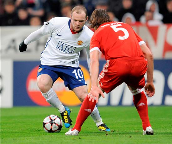 Wayne Rooney en juego. EFE