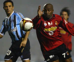 Gremio pasó con muchas dificultades; Foto: EFE