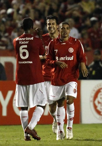 Gonzalo Sotondo celebra el único tanto del juego. EFE