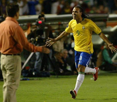 Luis Fabiano, celebra con Dunga; Foto: EFE