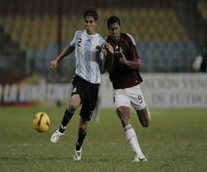 Argentina segui por la pugna; Foto: EFE