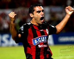 Charles castro gritó así su gol. Foto: Efe