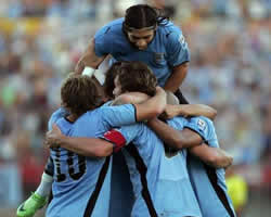 Uruguay y Paraguay, abrieron la undécima fecha; Foto: EFE