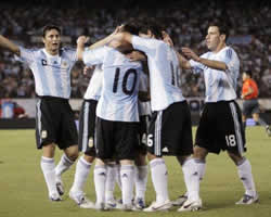 Gran debut de Maradona con Argentina; Foto: EFE