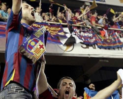 La hinchada catalana no cesó de gritar; Foto: EFE