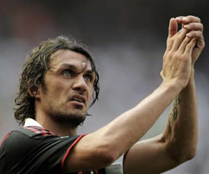 Maldini jugó su partido 901 en Milan; Foto: AFP