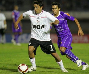 Juego en el Centenario de Montevideo; Foto: EFE
