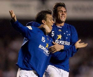Cruzeiro salió avante en el duelo brasileño; Foto: EFE