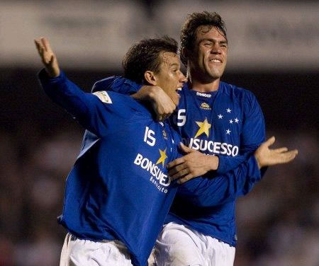 Cruzeiro salió avante en el duelo brasileño; Foto: EFE