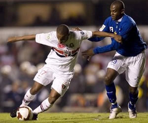 Borges (i), ante Fortunato (d); Foto: EFE