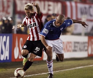 Estudiantes ganó 1-0 en el juego de ida; Foto: EFE