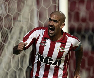 La brujita veron celebra su gol en el juego. EFE