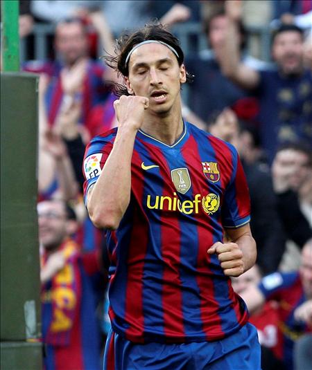Zatlan Ibrahimovic celebra el gol del encuentro. EFE