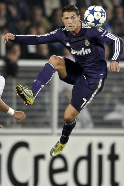 Cristiano Ronaldo en juego frente al Auxere. EFE