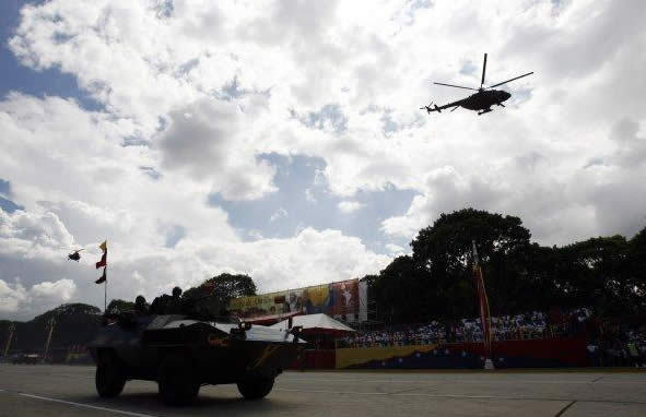 Tanques y helic�pteros venezonanos. EFE