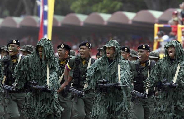Militares venezolanos en la celebraci�n. EFE
