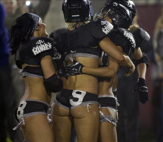 Fútbol Americano - El equipo de fútbol americano femenino Los Angeles Temptation celebra. EFE