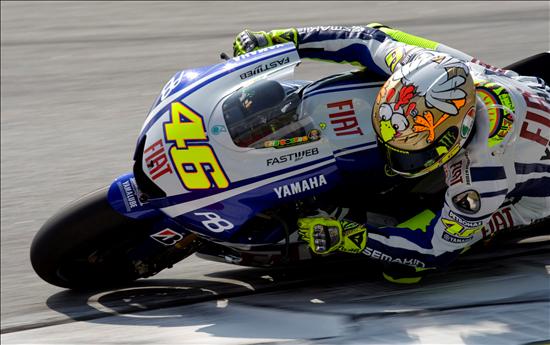 Valentino Rossi prueba su Yamaha EFE