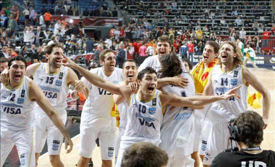 Selecci�n argentina celebra el avance a cuartos. EFE