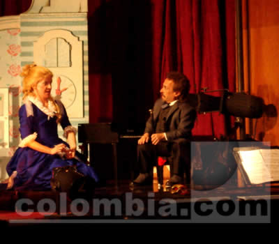 CASA DE MUÑECAS - Con actrices altas y actores pequeños - Foto Liliana Matos