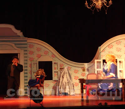 CASA DE MUÑECAS - Puesta de teatro contemporáneo -Foto Liliana Matos
