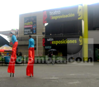 CIUDAD TEATRO - Bajo la lluvia - Foto Liliana Matos