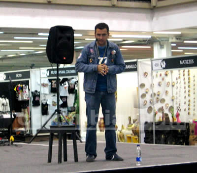 CIUDAD TEATRO - Cuenteros en el Mercado Persa - Foto Liliana Matos